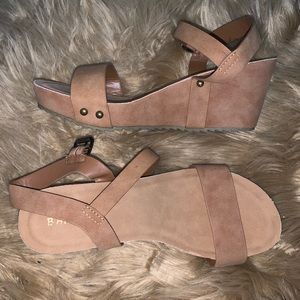 *BRAND NEW NEVER WORN WEDGES*